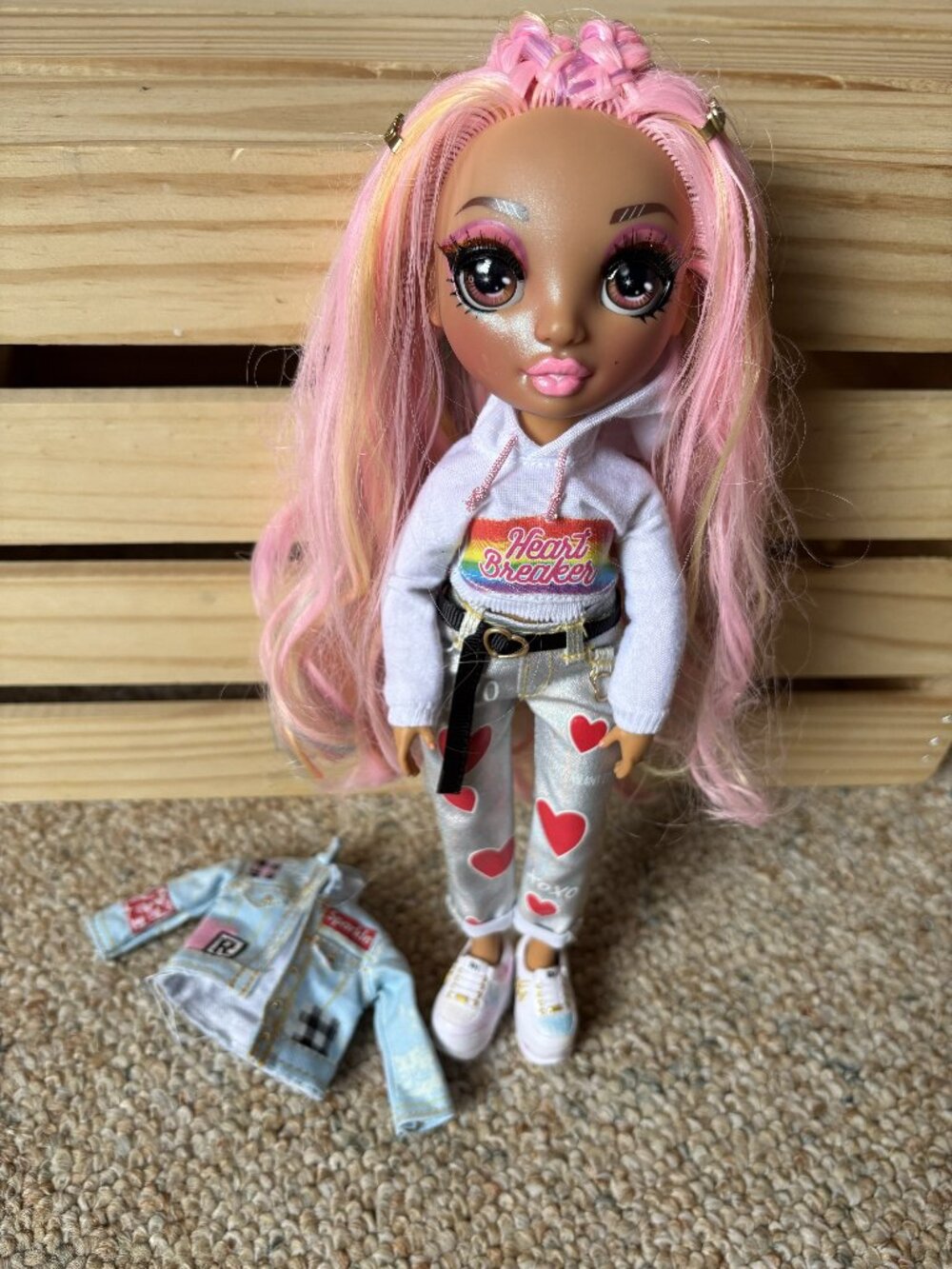 Rainbow High Kia Hart Fashion Doll Love Heart